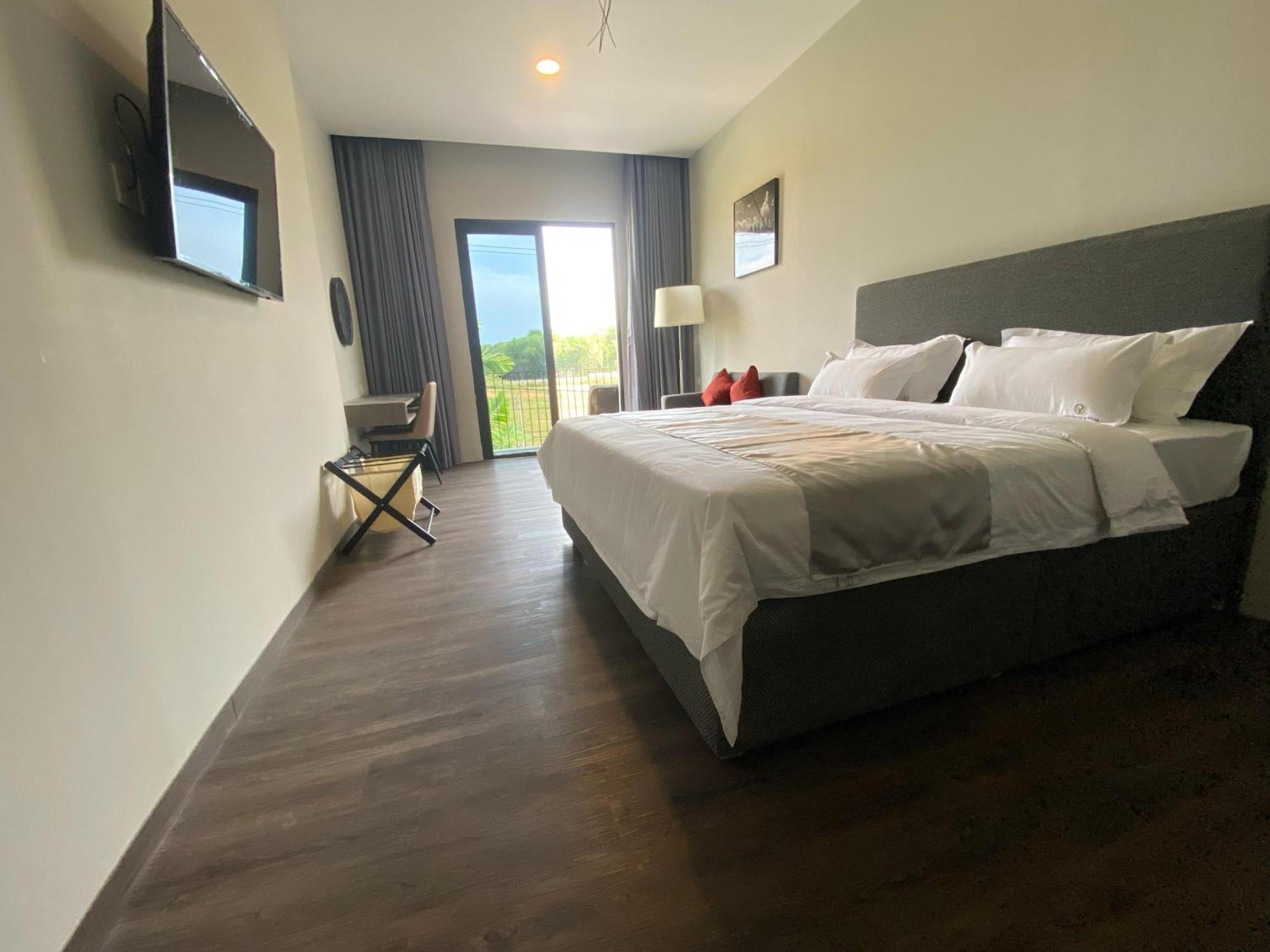 Onyx Hotel & Villa Tanjunguban Екстериор снимка