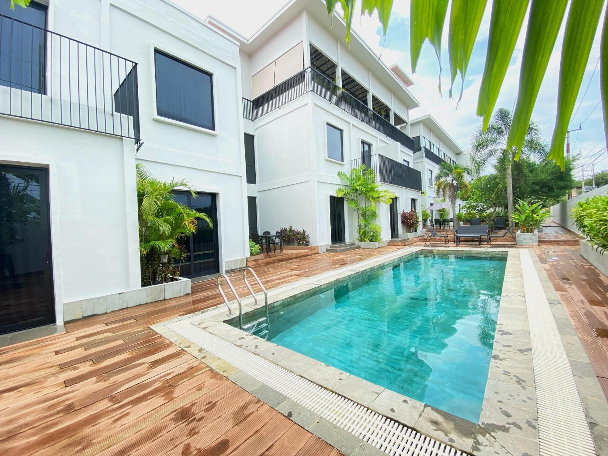 Onyx Hotel & Villa Tanjunguban Екстериор снимка