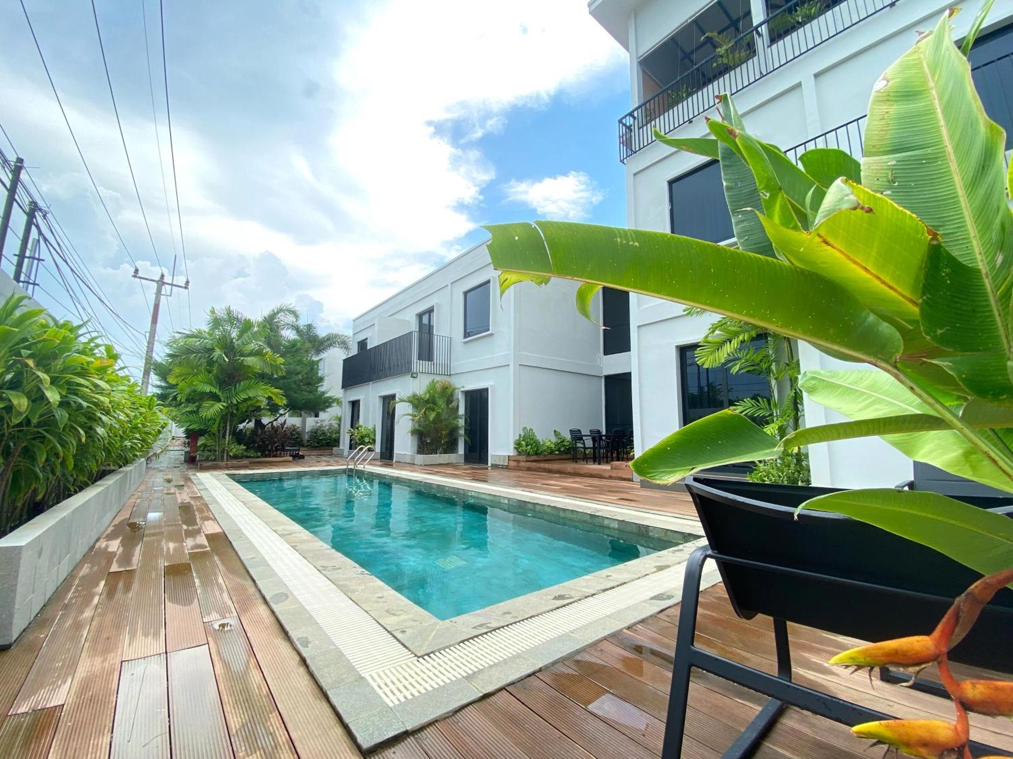 Onyx Hotel & Villa Tanjunguban Екстериор снимка