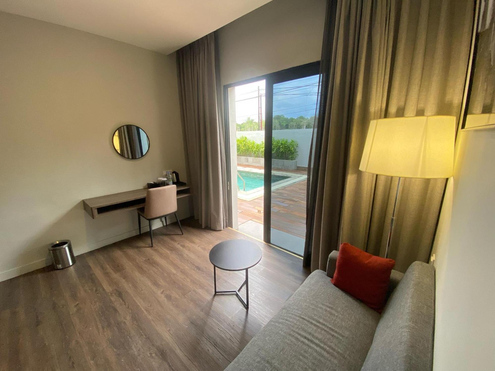 Onyx Hotel & Villa Tanjunguban Екстериор снимка