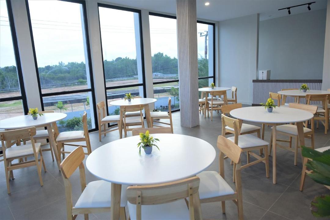 Onyx Hotel & Villa Tanjunguban Екстериор снимка